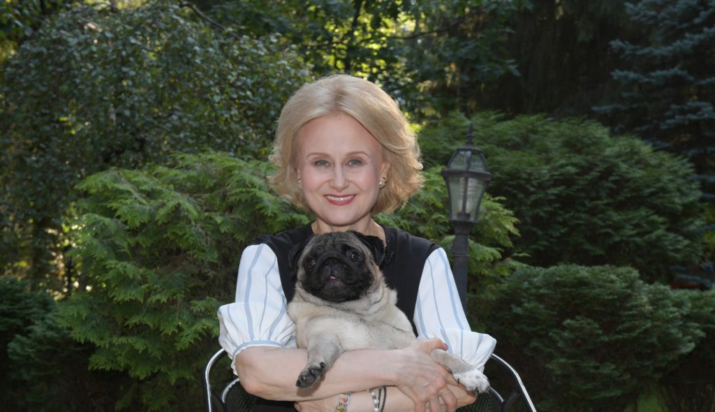 Писательница Донцова уверена, что Костомаров вернется к активной жизни на протезах