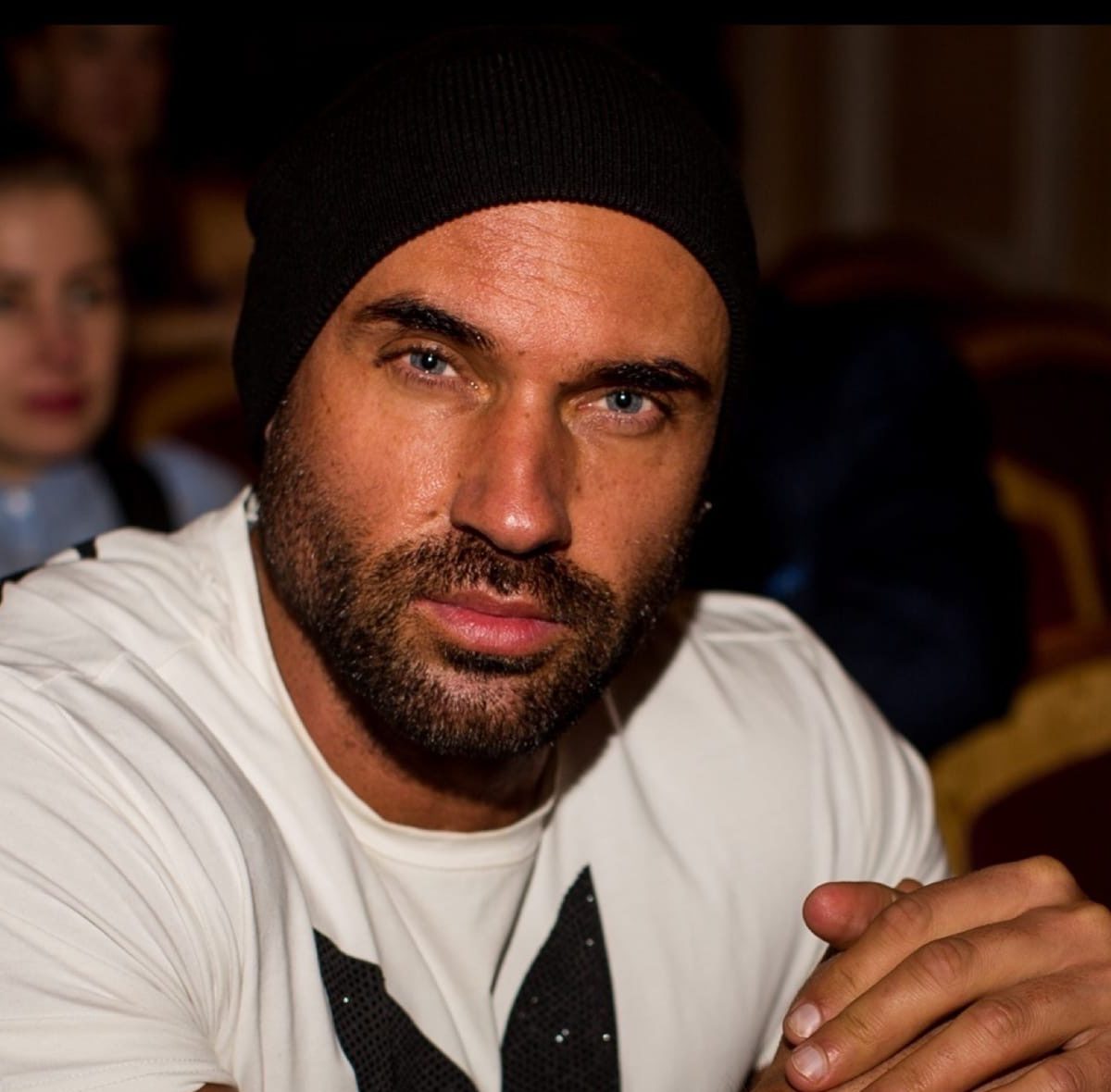 «Двойник» Нагиева Александр Сабанин хочет заменить ведущего в ...