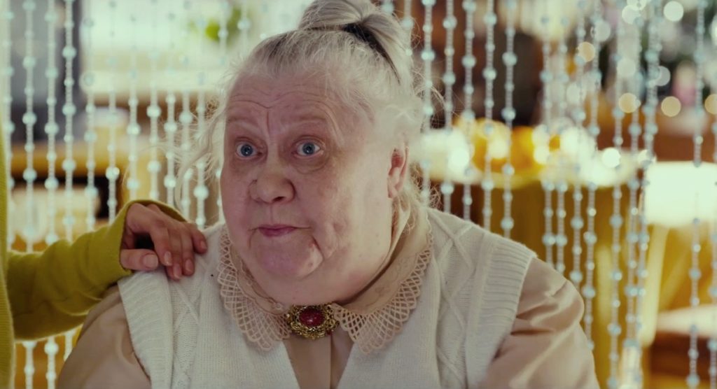 Галина Стаханова заявила, что актерам приходится выходить на сцену с простудой