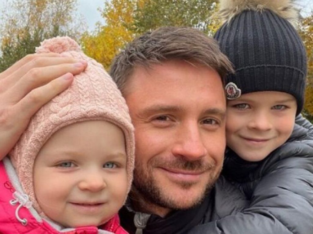 Певец Сергей Лазарев показал новорожденного сына от суррогатной матери