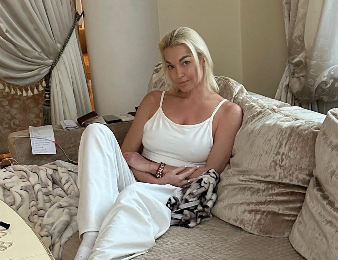 Анастасия Волочкова призналась, что мать часто уводила у нее возлюбленных