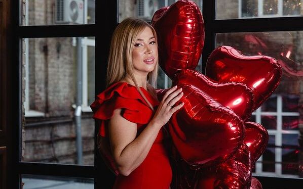 Экс-участница «Дома-2» Надежда Ермакова после резкого похудения вышла в свет в обтягивающем платье