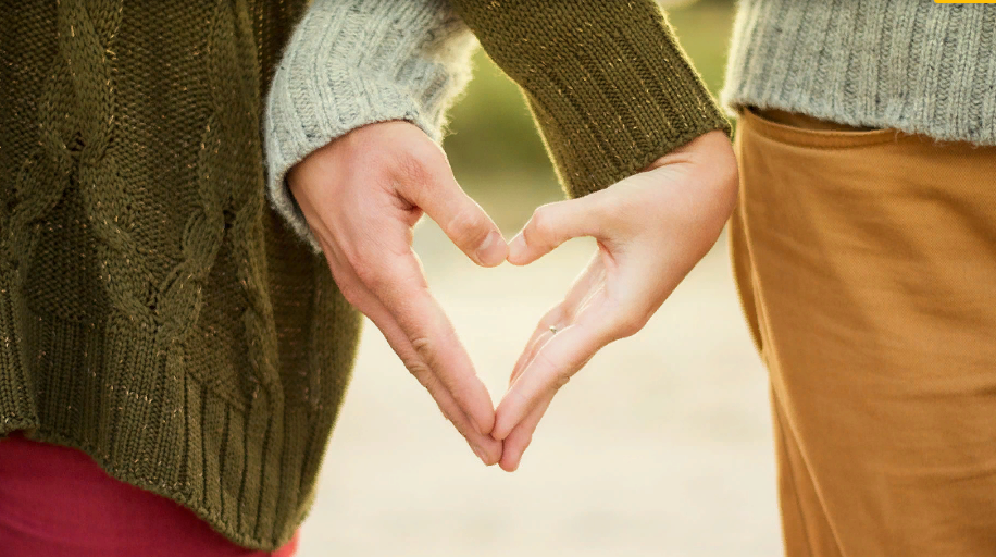 Психолог Самбурский объяснил причины появления ревности в отношениях