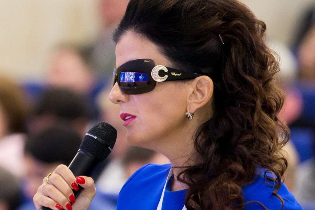 Диана Гурцкая привела сына на могилу его отца в трагическую годовщину