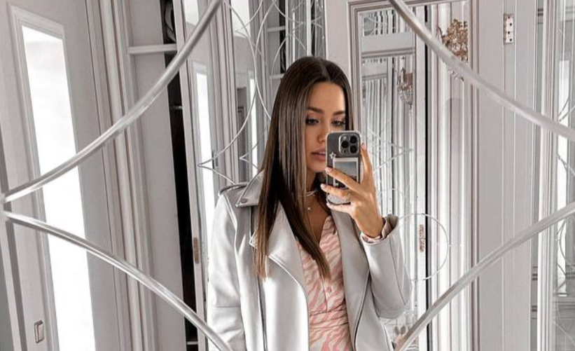 Анастасия Костенко показала подписчикам, как кормит грудью новорожденного сына