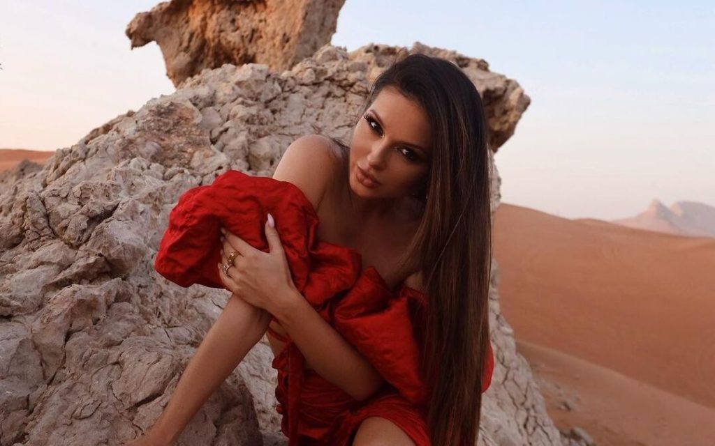 Певица Нюша показала откровенное фото в полотенце