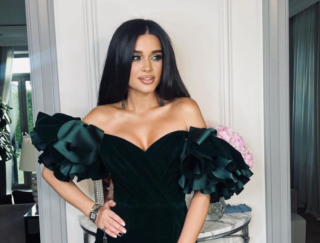 Телеведущая Ксения Бородина заявила, что отказалась от съемок в шоу «Выжить в Дубае»