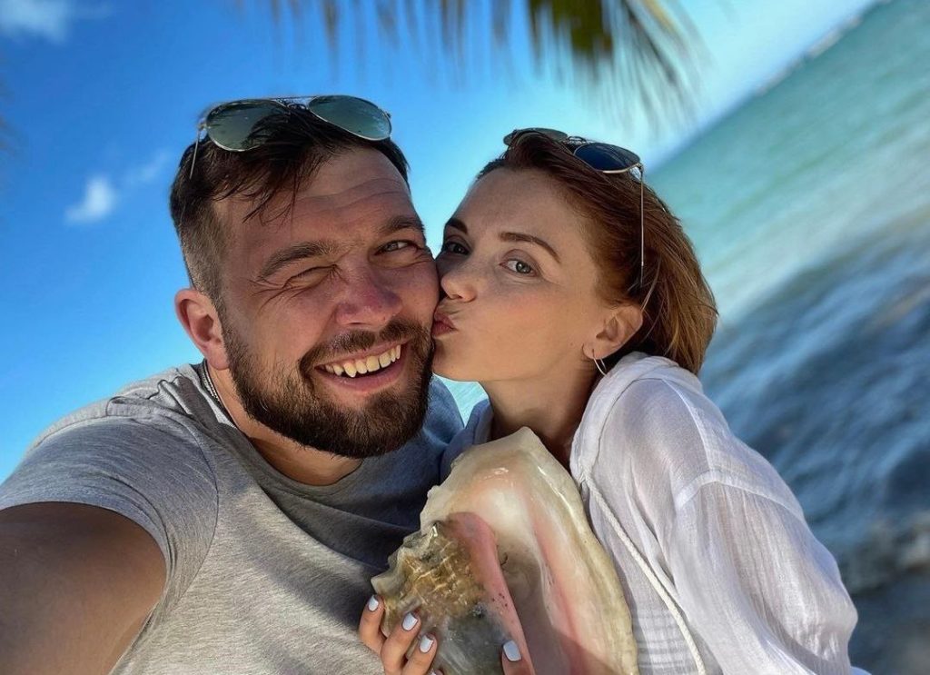 Беременная звезда сериала «Кухня» Ольга Кузьмина вышла замуж