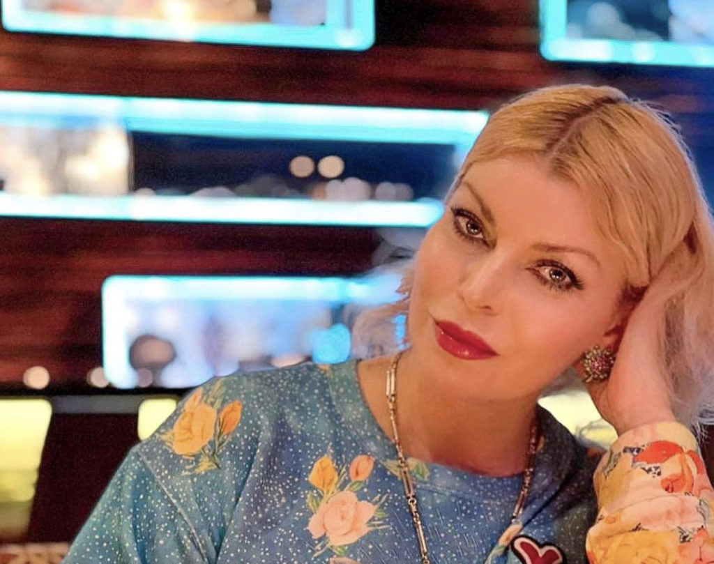 У Лады Дэнс случился нервный срыв после многочисленных угроз фаната