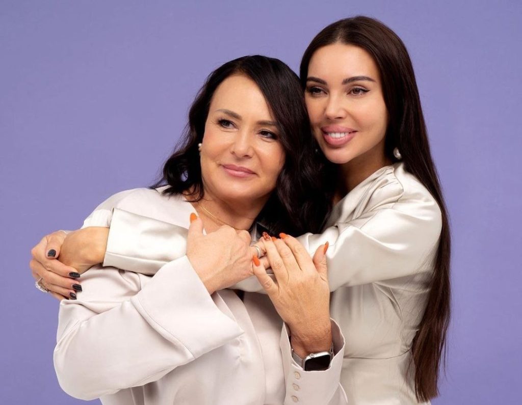 Маму Оксаны Самойловой госпитализировали в Колумбии