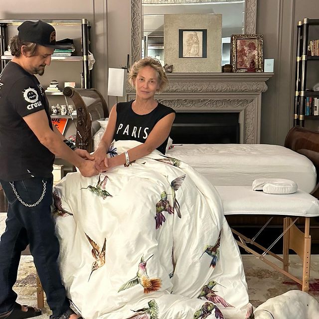 Папарацци засняли постаревшую Шэрон Стоун в аэропорту Милана