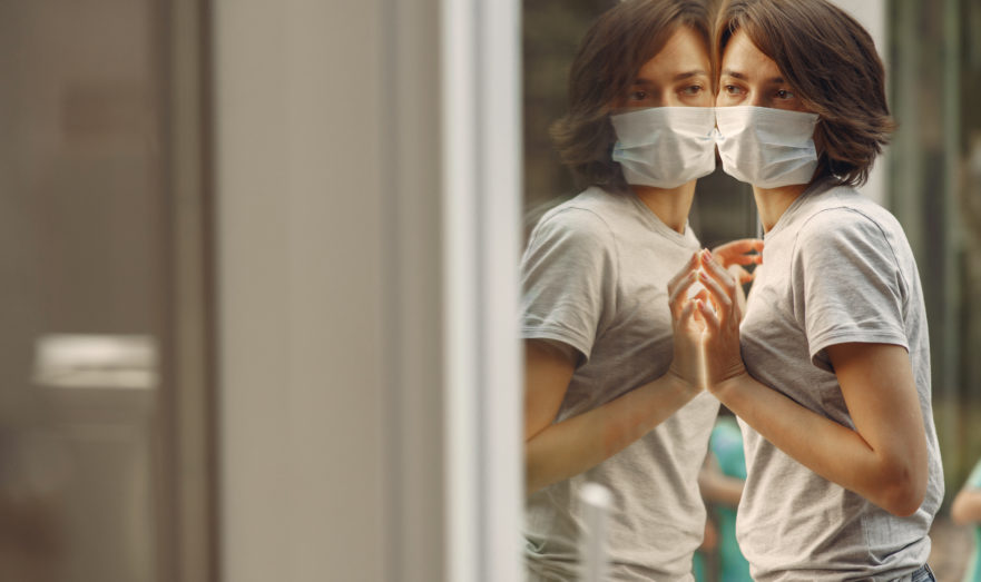 В России из-за роста COVID-19 начали постепенно возвращать масочный режим