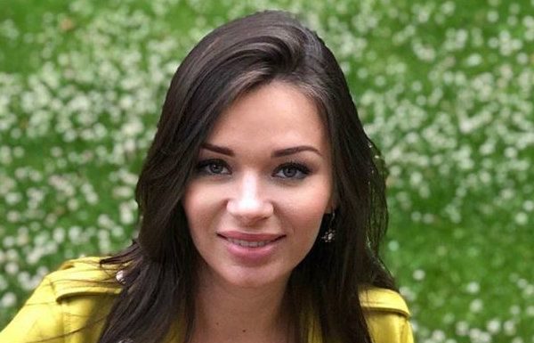 Экс-избранница Урганта объяснила, почему отказалась давать сыну фамилию артиста