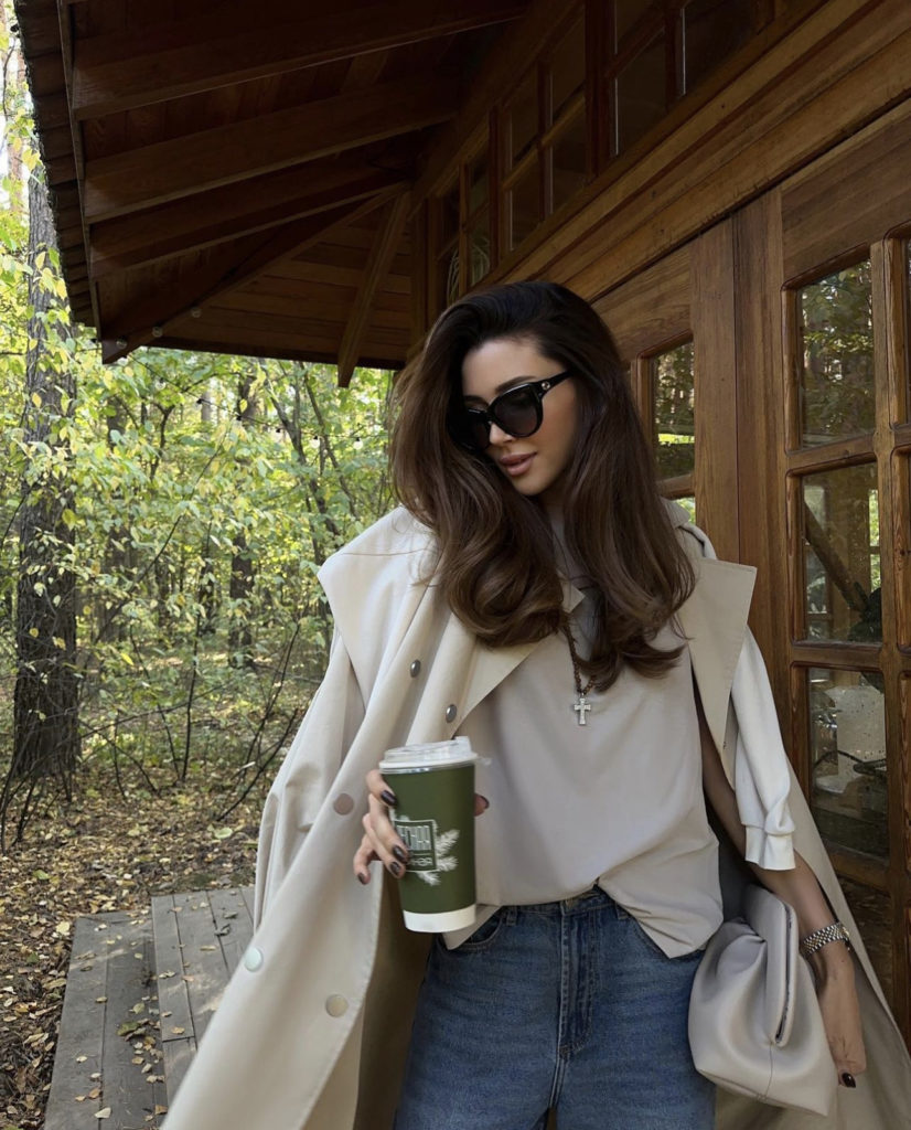 Анна Заворотнюк снялась в ярко-красном платье в День всех влюбленных