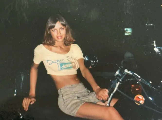 Модель Ирина Шейк вспомнила детство и выложила архивные фото из России