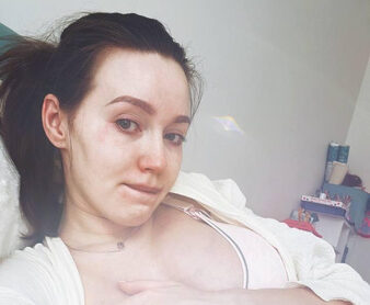 Опухшая от слез Костенко сообщила о проблемах с малышом после госпитализации
