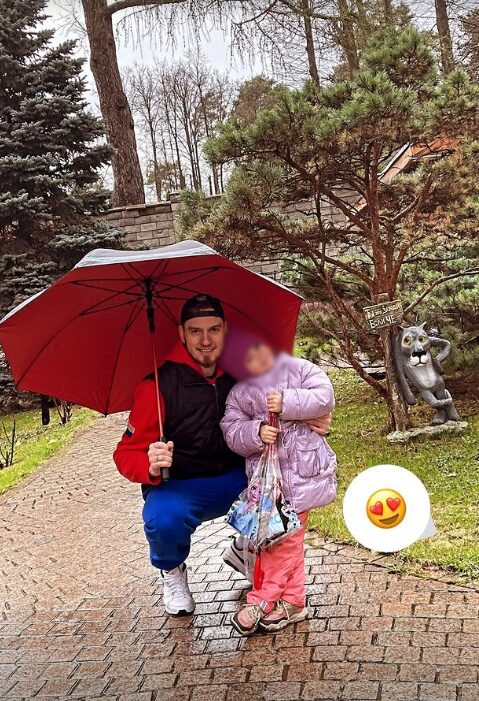 Лера Кудрявцева уехала отдыхать с дочерью и мужем, с которым чуть не развелась