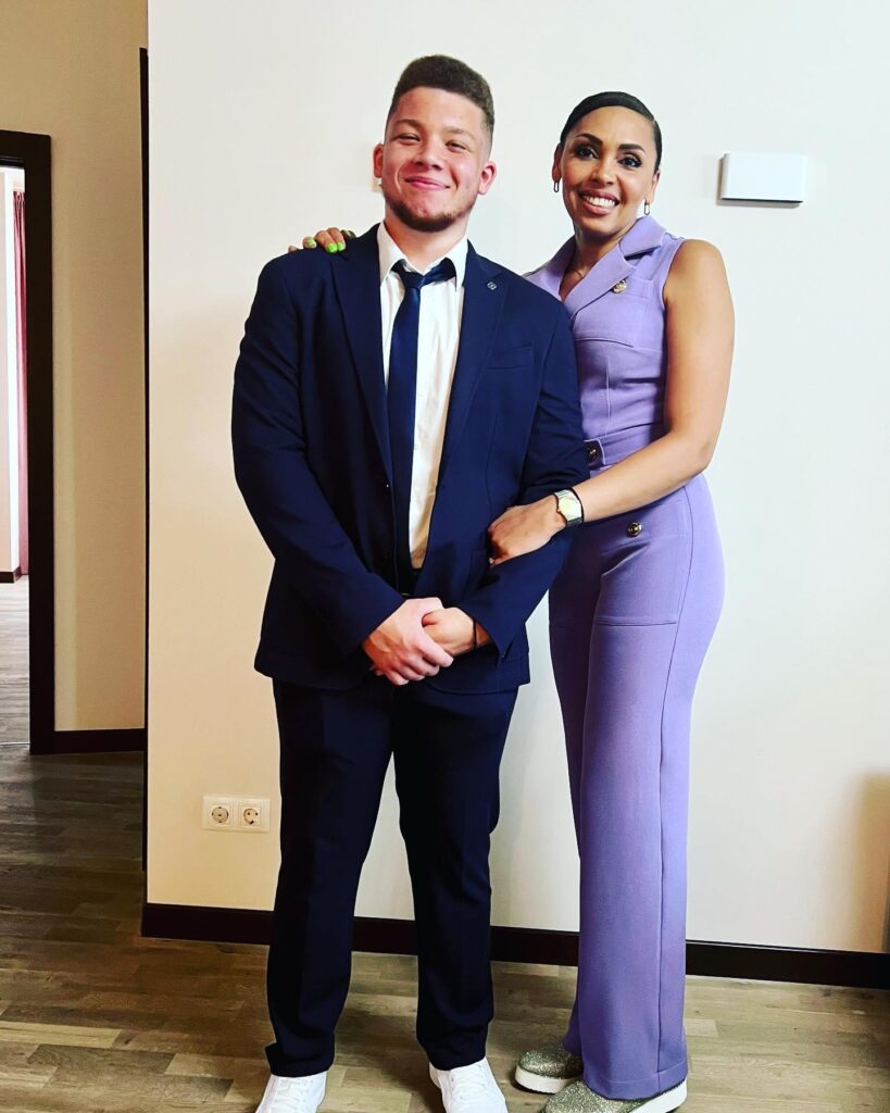 Модель-мулатка Белова показала 20-летнего сына от Евдокимова