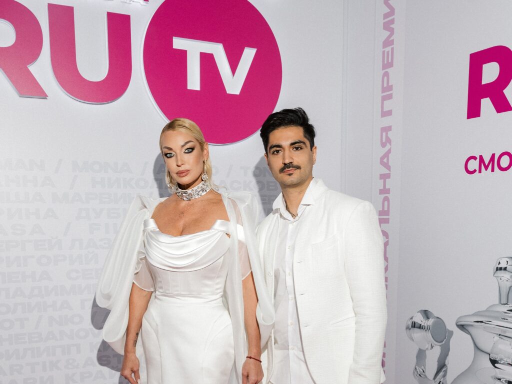 Прохор Шаляпин и Анастасия Волочкова провели вместе время в банном комплексе