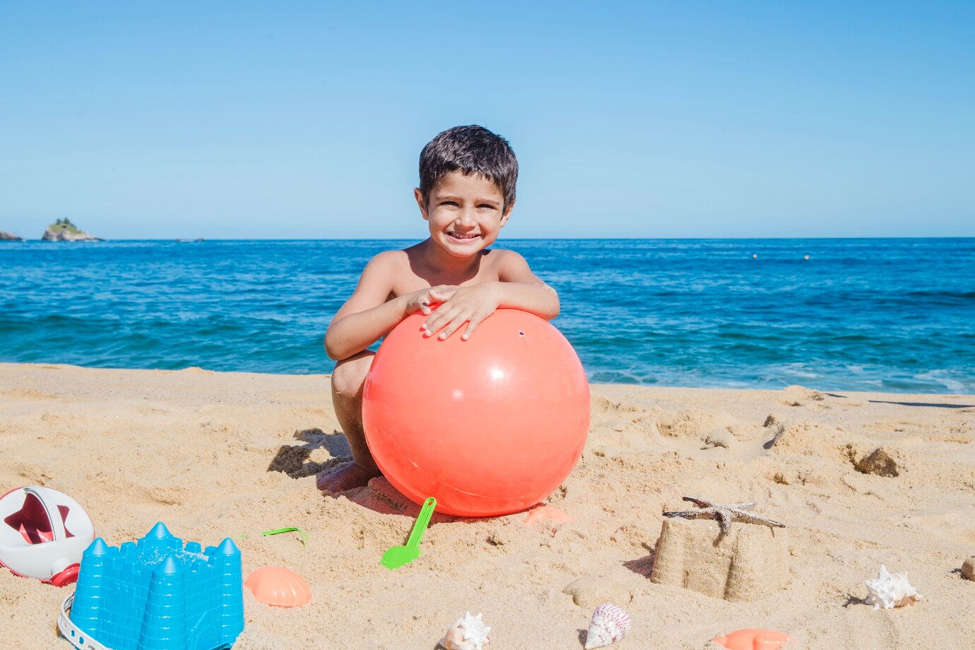 ребенок отдых море мяч надувной пляж