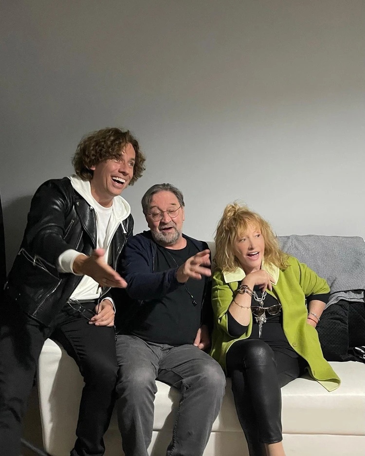 Отекшая Пугачева посетила концерт ДДТ с колтуном в волосах и в кожаных лосинах