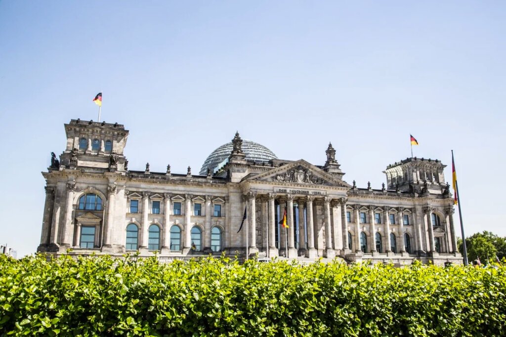 На пасхальной службе в Виндзорском замке заметили загадочного принца Джеймса