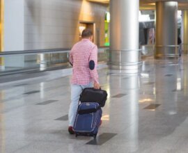 Анджелина Джоли после слухов о пластике впервые вышла в свет в Камбодже