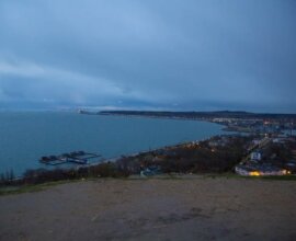 Невеста Роналду Джорджина Родригес снялась в красном бикини в прыжке в воздухе