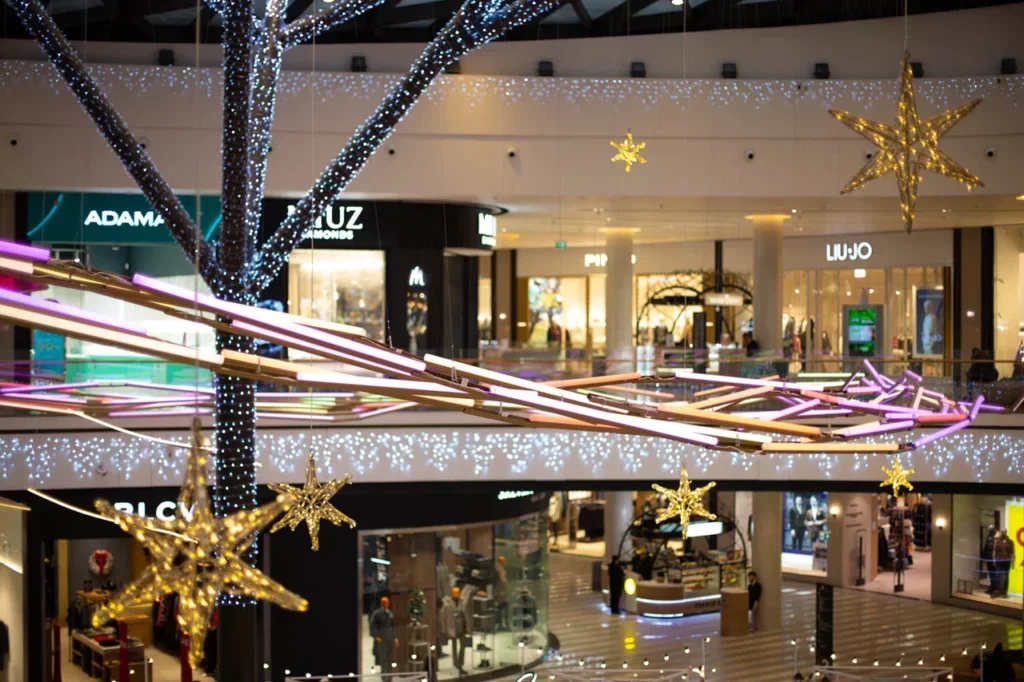 Ведущий Дибров выставил на продажу фамильную виллу за 570 миллионов