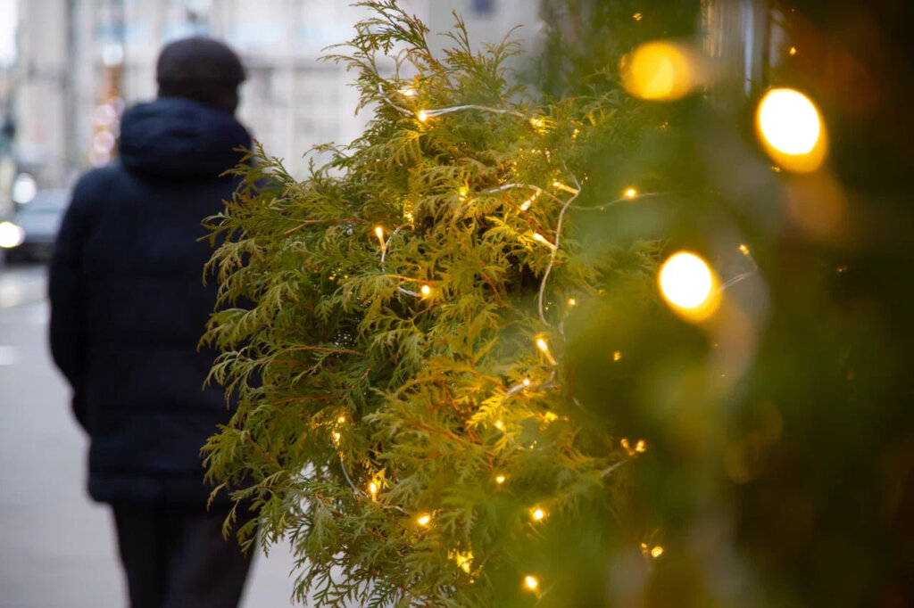 Россиянам рассказали, можно ли зажигать бенгальские огни дома