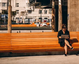 Юрист Ермохина: злоумышленники эксплуатируют желание детей вернуться в Roblox