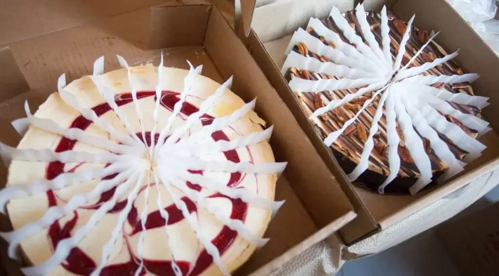 Анна Пересильд пришла на премьеру «Алисы в стране чудес» в наряде невесты