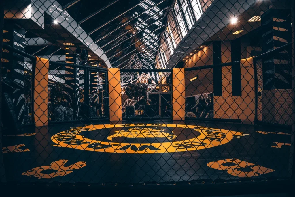 Дама сердца Павла Дурова Юлия Вавилова позанималась спортом в микрошортах