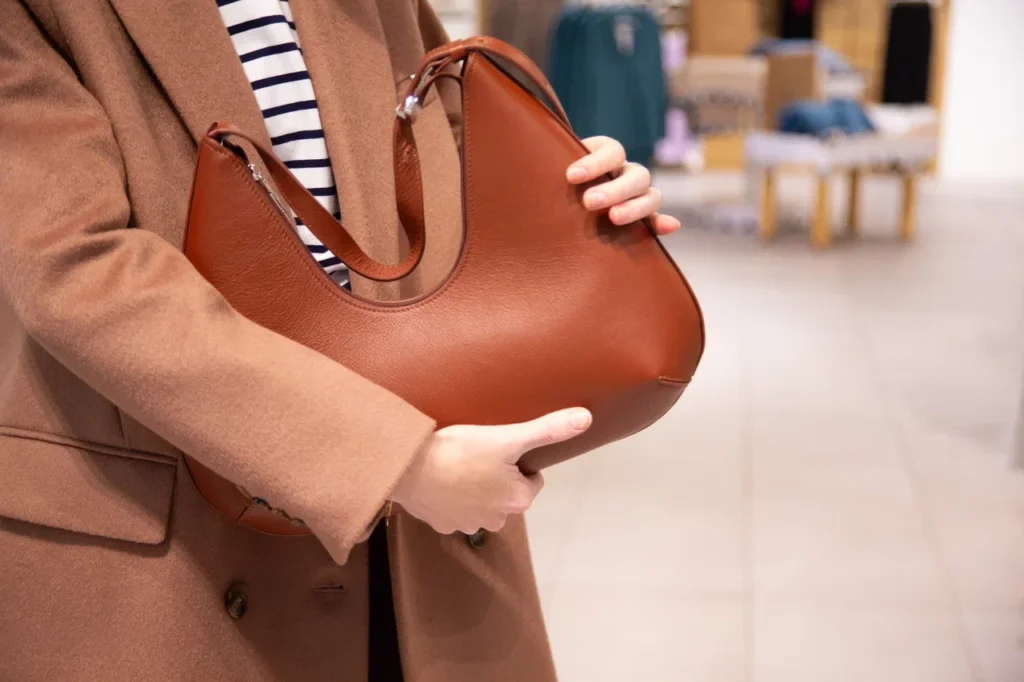 58-летняя Памела Андерсон похвасталась фигурой и отличной растяжкой