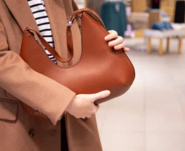 58-летняя Памела Андерсон похвасталась фигурой и отличной растяжкой