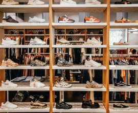 Vogue: сандалии на деревянной подошве в стиле 70-х станут летним трендом