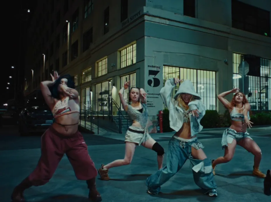 Дочь Анджелины Джоли появилась в клипе южнокорейской певицы Даен