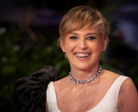 68-летняя Шэрон Стоун показала отличную фигуру в черном белье