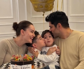 Звезда «Великолепного века» Бурак Озчивит показал редкое фото с сыновьями и женой